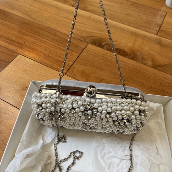 Pearl and crystal Bridal/ Special Occasion Clutch - Picture 3 of 11